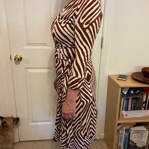 Diane von Furstenberg, size 4, brown and cream wrap dress